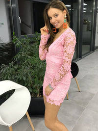 MINI HALJINA OD ČIPKE S IZREZENIM LEĐIMA SHARON roza